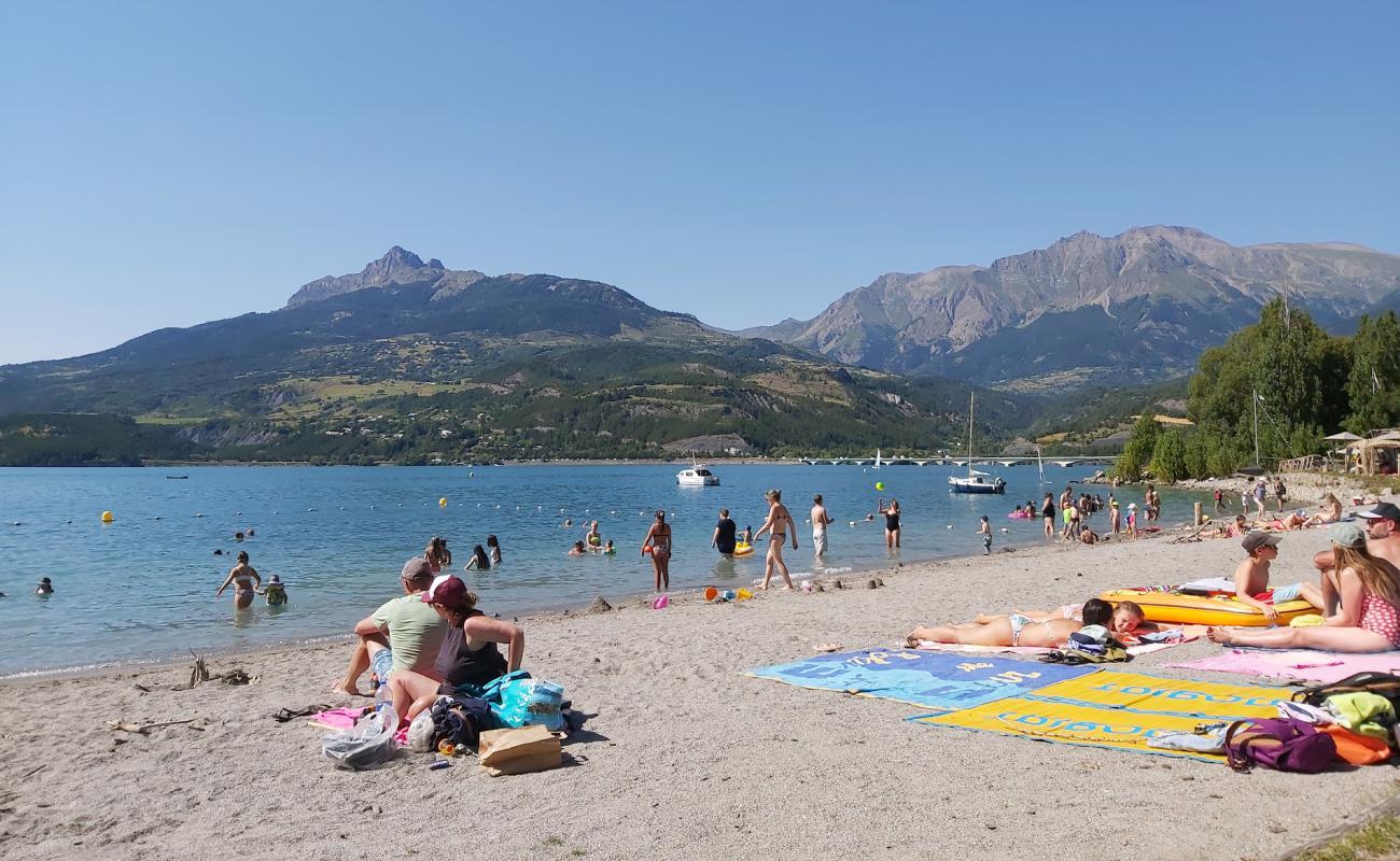 plage de la Voilerie'in fotoğrafı küçük gri çakıllar yüzey ile