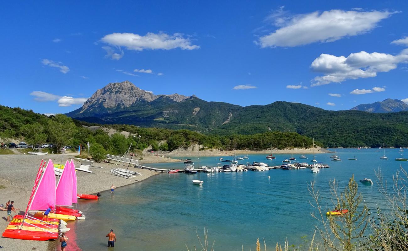 Plage de Chanteloube'in fotoğrafı küçük gri çakıllar yüzey ile