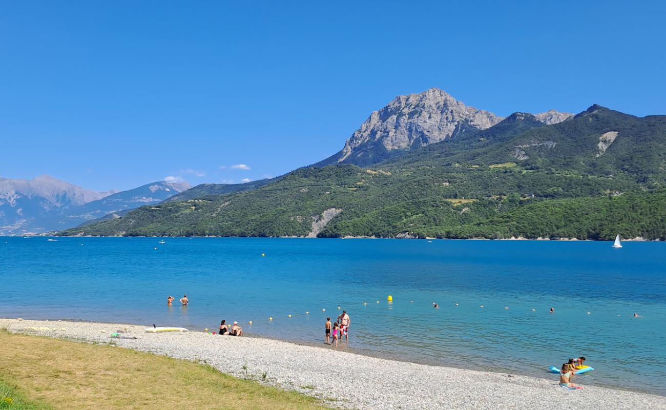 Plage des Tremouilles'in fotoğrafı küçük gri çakıllar yüzey ile