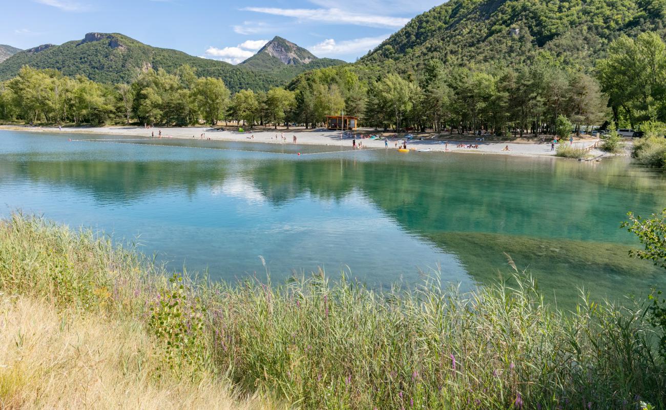 Plage La base de loisirs Les 3 Lacs'in fotoğrafı kayalık arazi yüzey ile