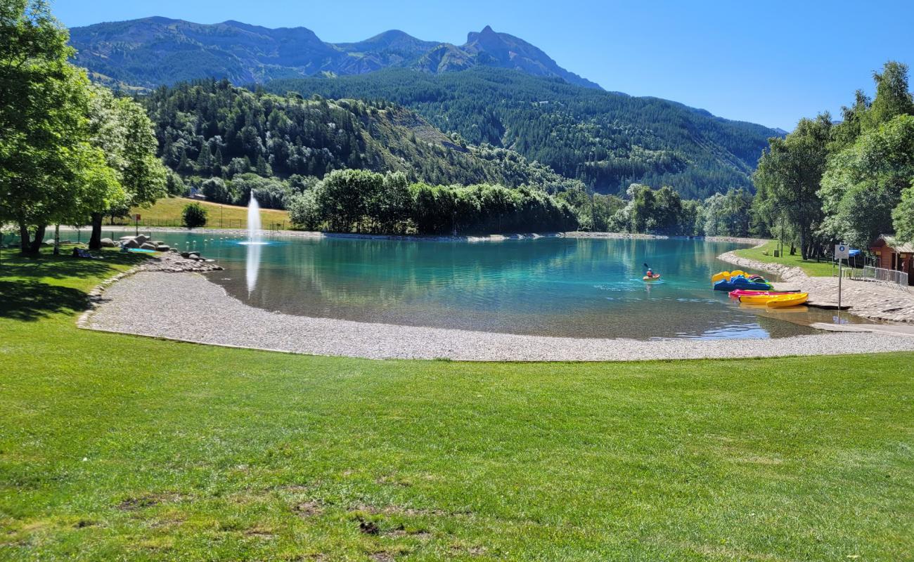 Parc de Loisirs du Val d'Allos'in fotoğrafı gri çakıl taşı yüzey ile