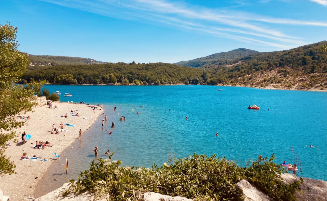 Plage de Bauduen'in fotoğrafı kayalık arazi yüzey ile