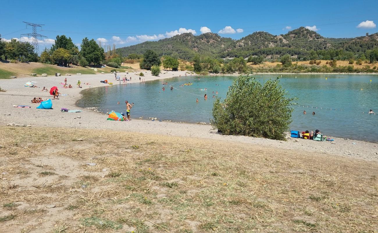 Plage de Peyrolles'in fotoğrafı gri çakıl taşı yüzey ile