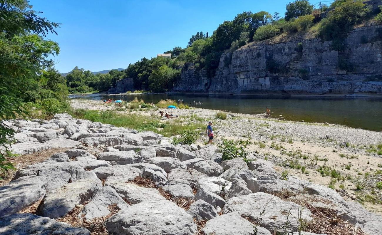 Plage Ruoms'in fotoğrafı kayalık arazi yüzey ile