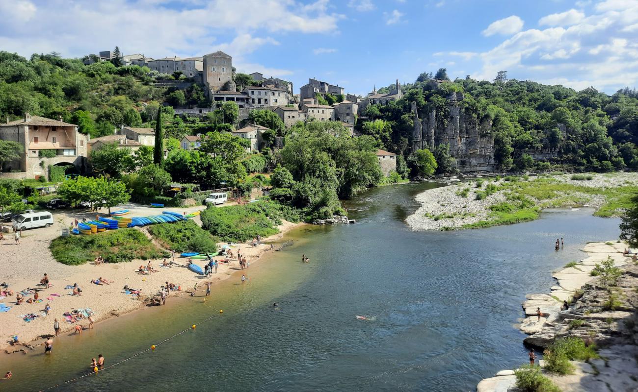 Plage de Balazuc'in fotoğrafı taşlı kum yüzey ile