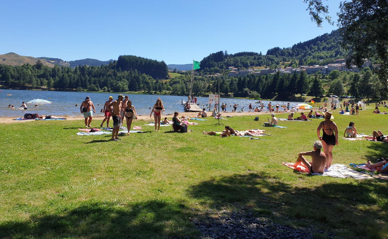 Plage du Lac de Saint Martial'in fotoğrafı açık bej kum yüzey ile