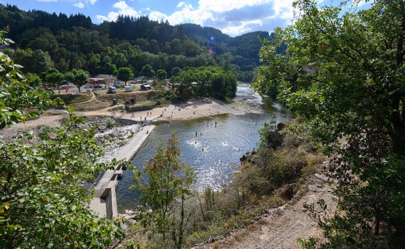 Plage du Plan D'eau De Chambaud'in fotoğrafı kayalık arazi yüzey ile
