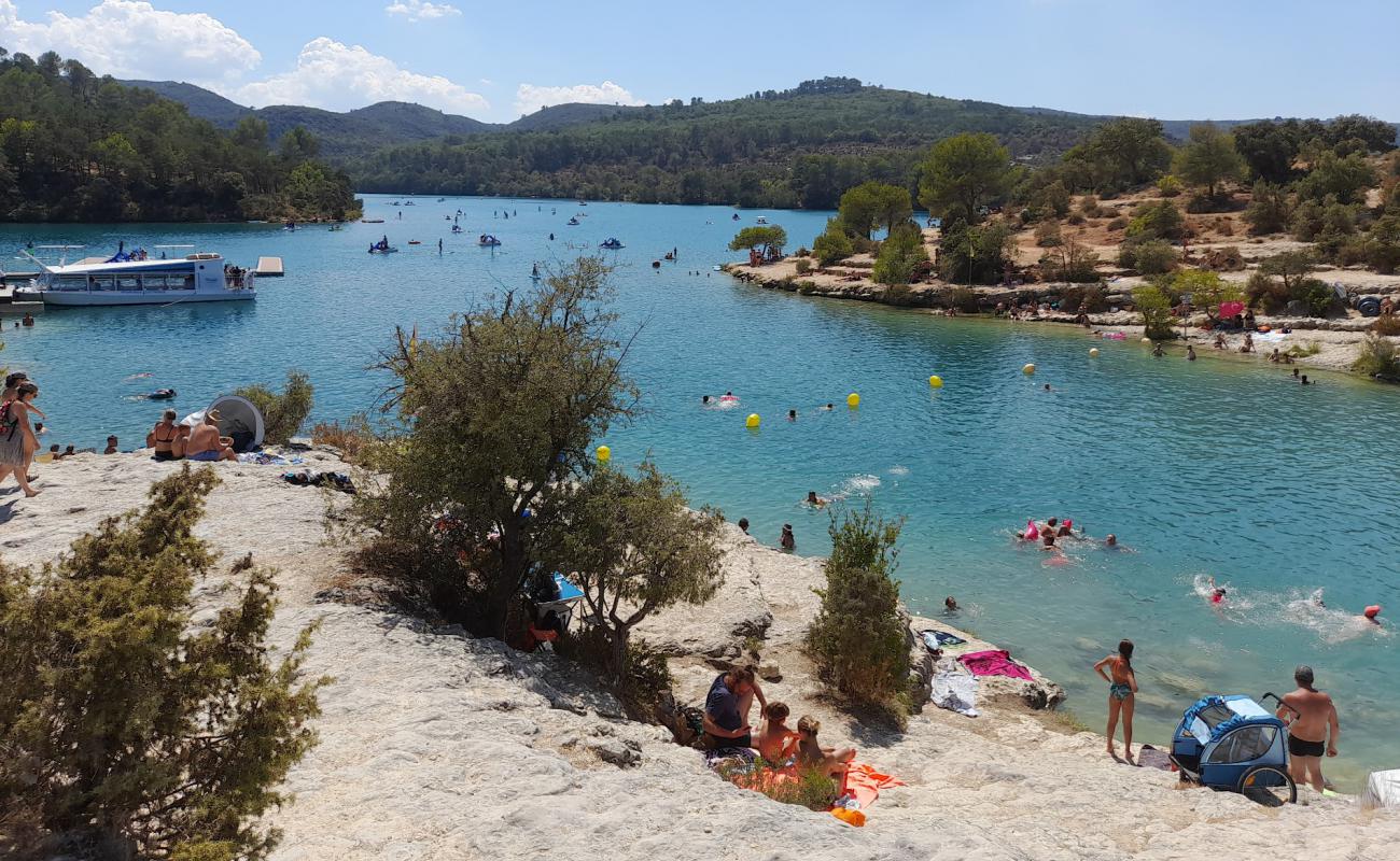 Plage Surveillee'in fotoğrafı kayalık arazi yüzey ile