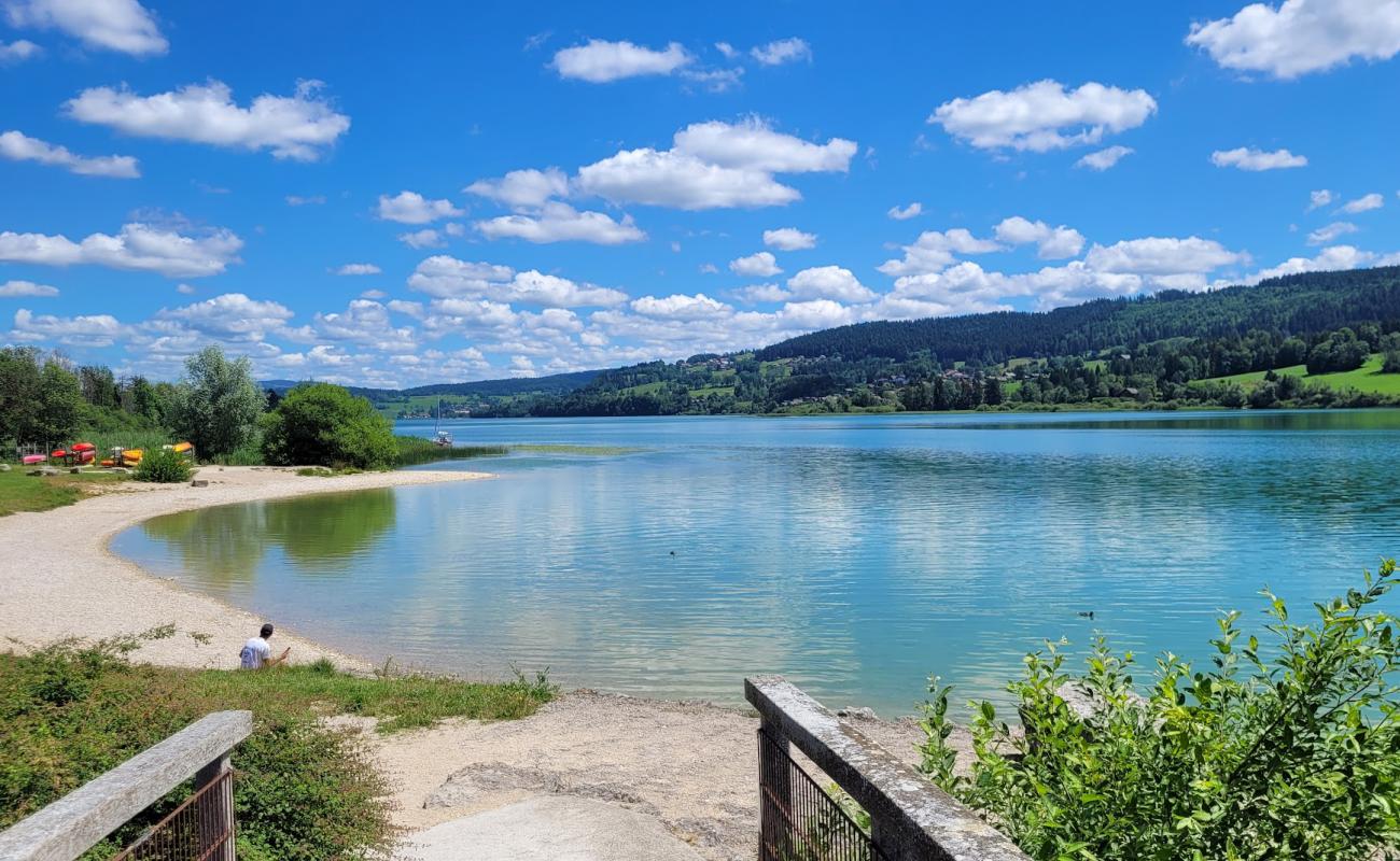 Plage du Saint Point Lac'in fotoğrafı kayalık arazi yüzey ile