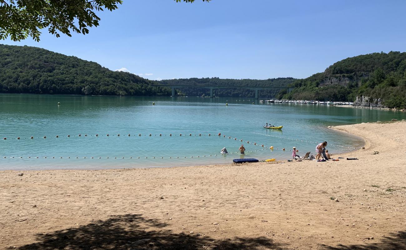 Plage de Surchauffant'in fotoğrafı parlak kum ve kayalar yüzey ile