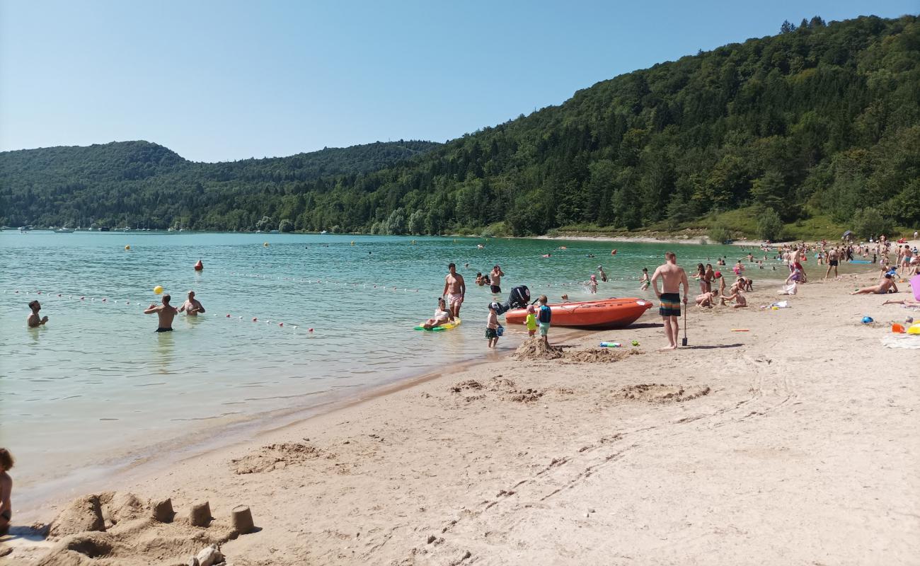 Plage de Bellecin'in fotoğrafı bej kum ve kayalar yüzey ile