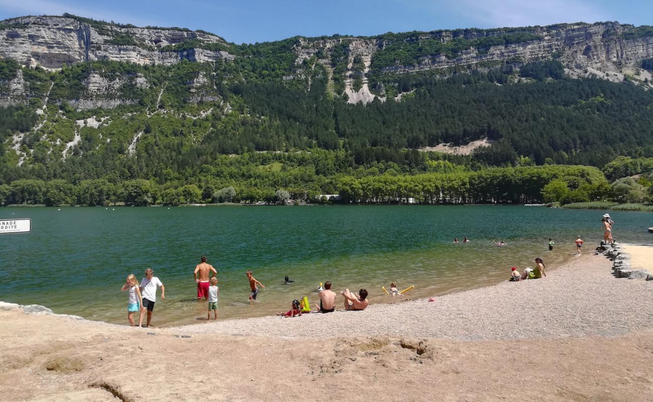 Plage de la Colonne'in fotoğrafı küçük gri çakıllar yüzey ile