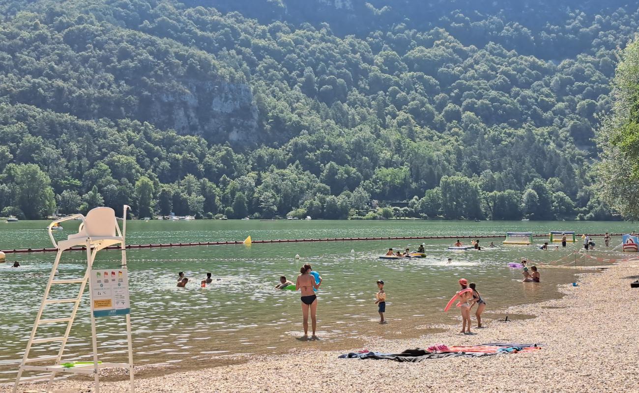 Plage Chambod'in fotoğrafı gri ince çakıl taş yüzey ile