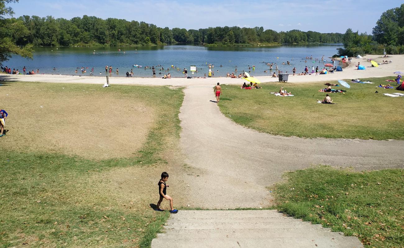 Plage du Fontanil'in fotoğrafı küçük gri çakıllar yüzey ile