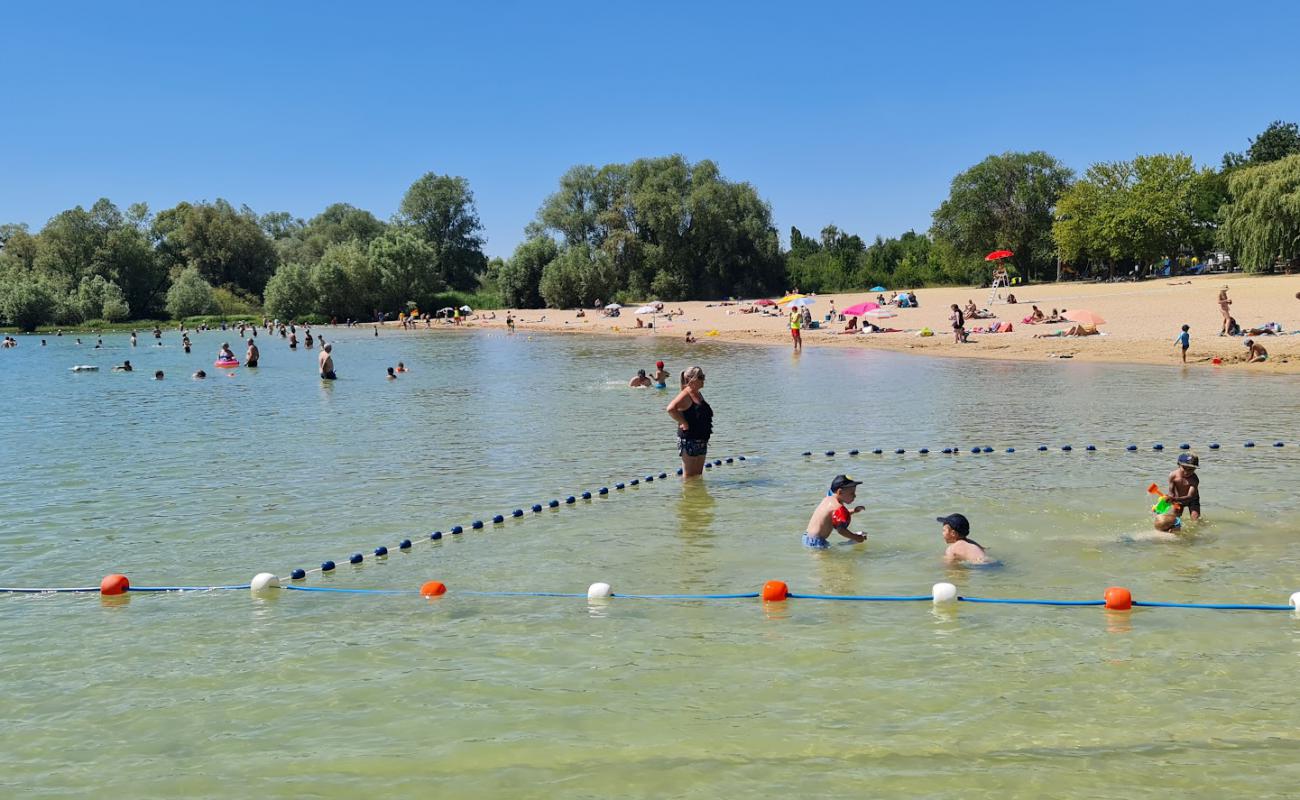 Plage de Geraudot'in fotoğrafı açık bej kum yüzey ile