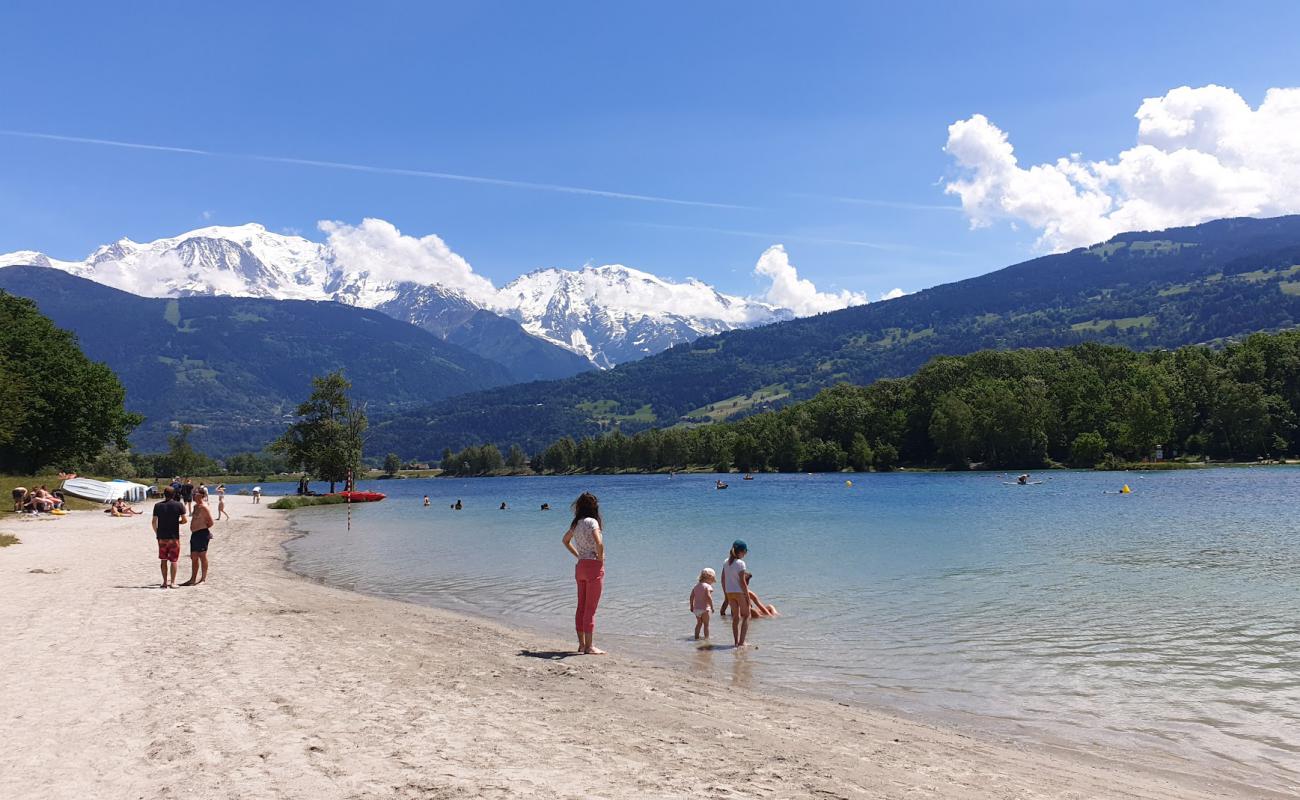 Plage du Lac de Passy'in fotoğrafı açık bej kum yüzey ile