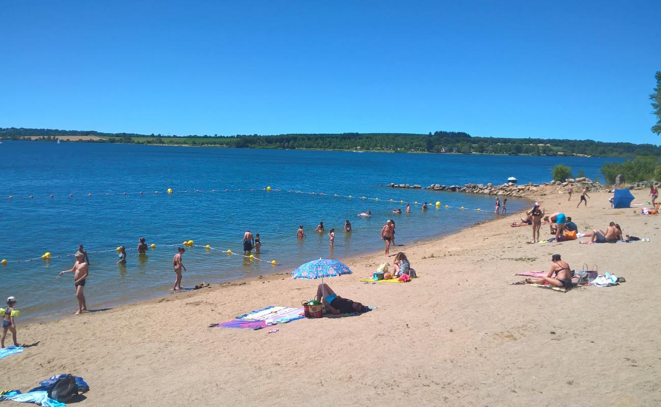 Plage des Vernhes'in fotoğrafı bej kum ve çakıl yüzey ile
