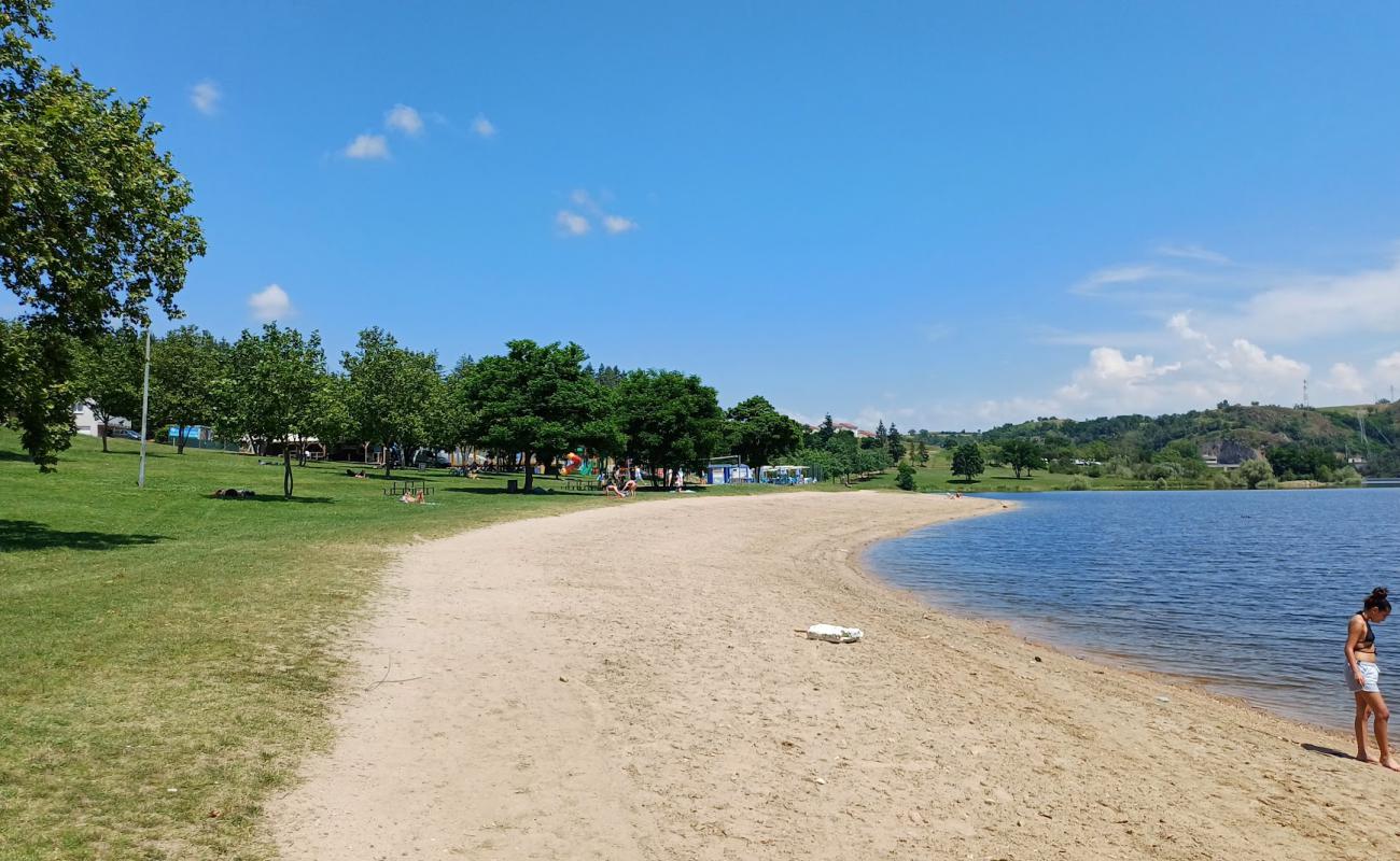 Plage A Villerest'in fotoğrafı açık bej kum yüzey ile