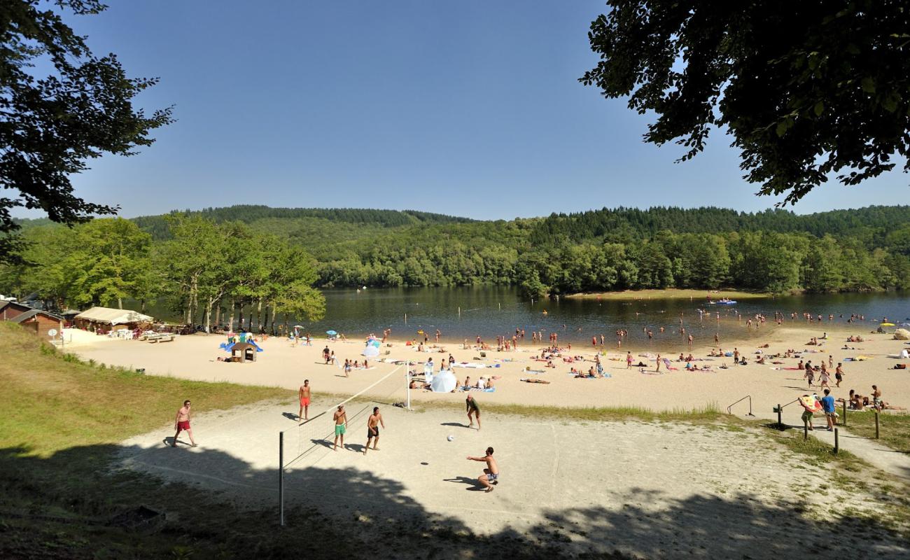 Plage du Lac des Bariousses'in fotoğrafı açık bej kum yüzey ile