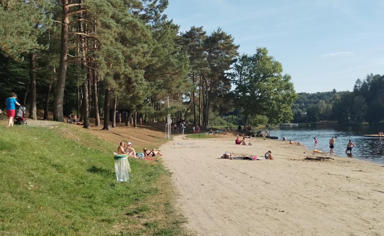 Plage du Lac du Deiro'in fotoğrafı parlak kum yüzey ile