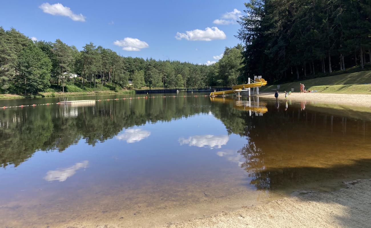 Plage Soursac'in fotoğrafı açık bej kum yüzey ile