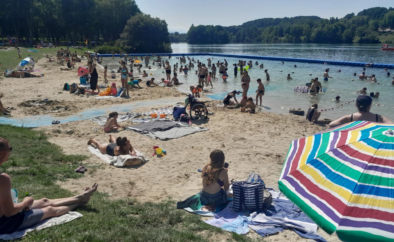 Plage du Lac de Montrejeau'in fotoğrafı açık bej kum yüzey ile