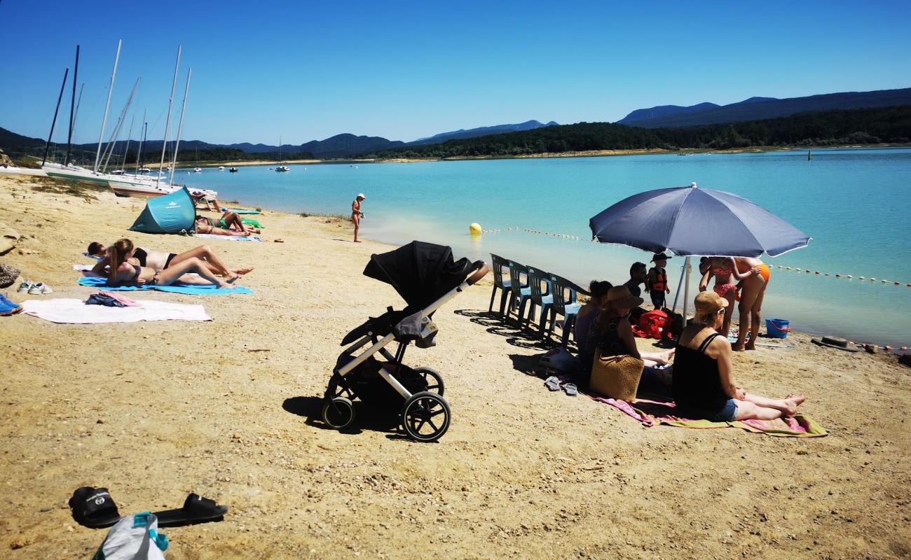 Plage de Leran Montbel'in fotoğrafı açık bej kum yüzey ile