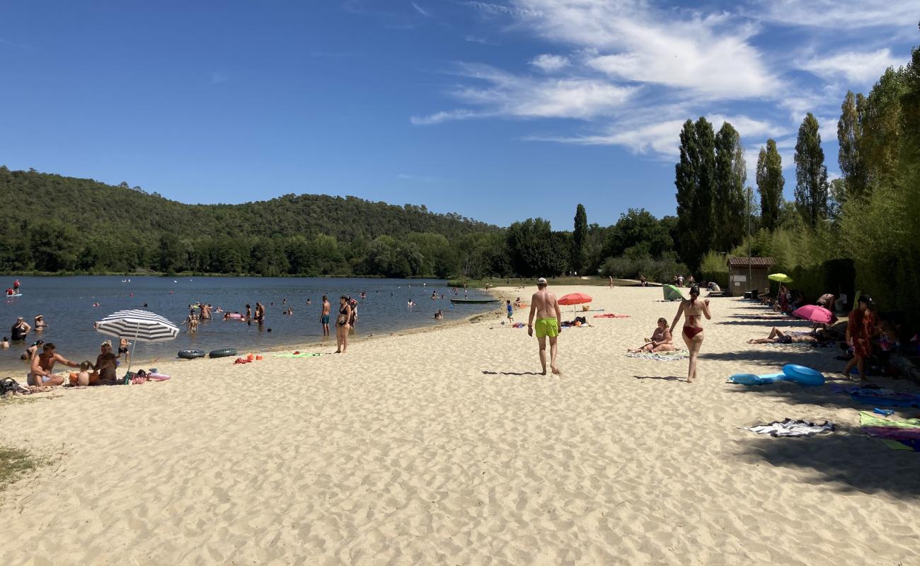 Plage de Grolejac'in fotoğrafı açık bej kum yüzey ile