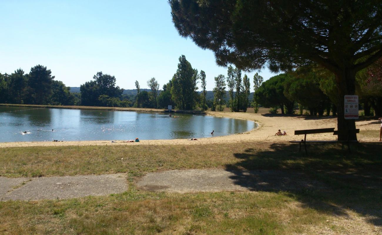 Plage Le Paradou'in fotoğrafı parlak kum yüzey ile