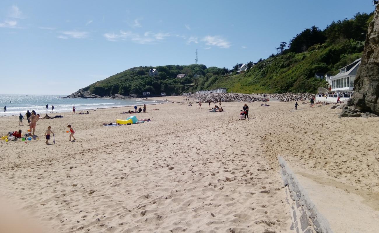 Plage de la Potiniere'in fotoğrafı parlak kum yüzey ile