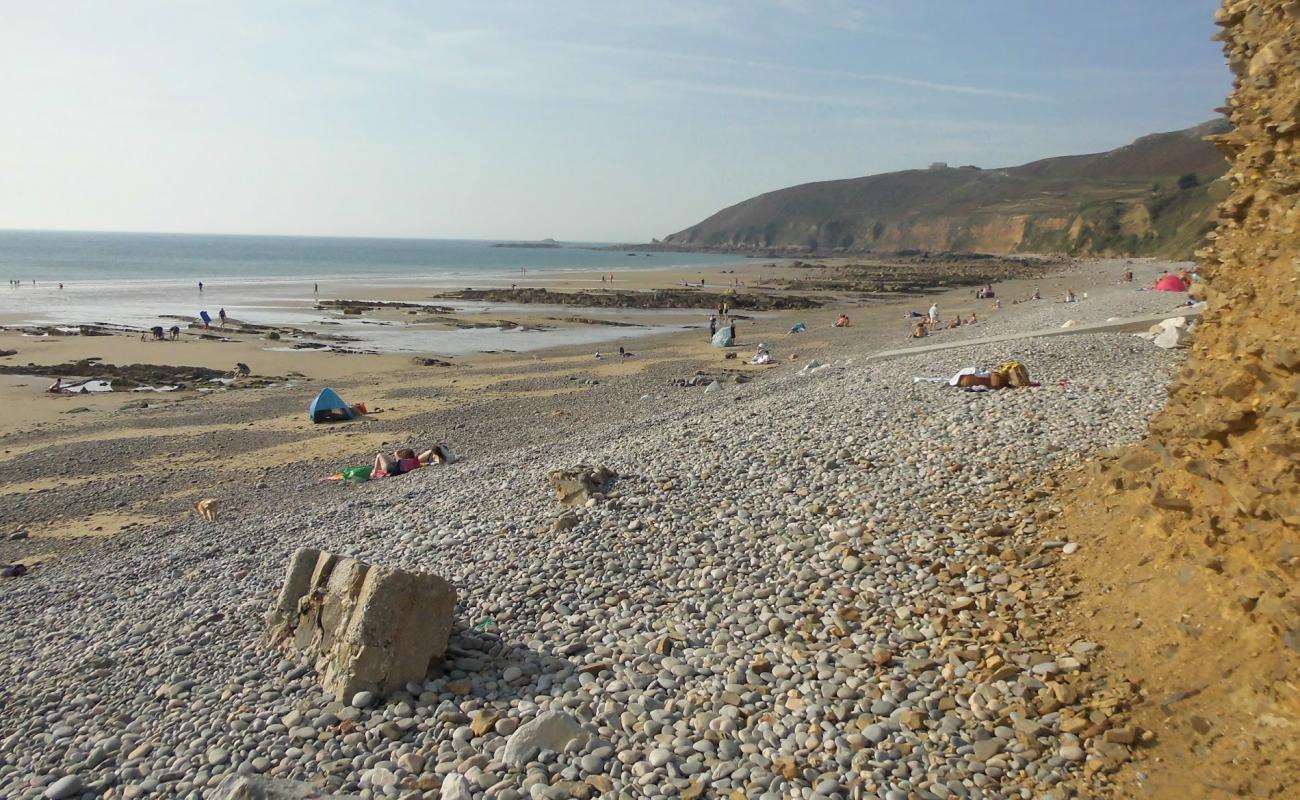 Plage d'Ecalgrain'in fotoğrafı gri kum ve çakıl yüzey ile