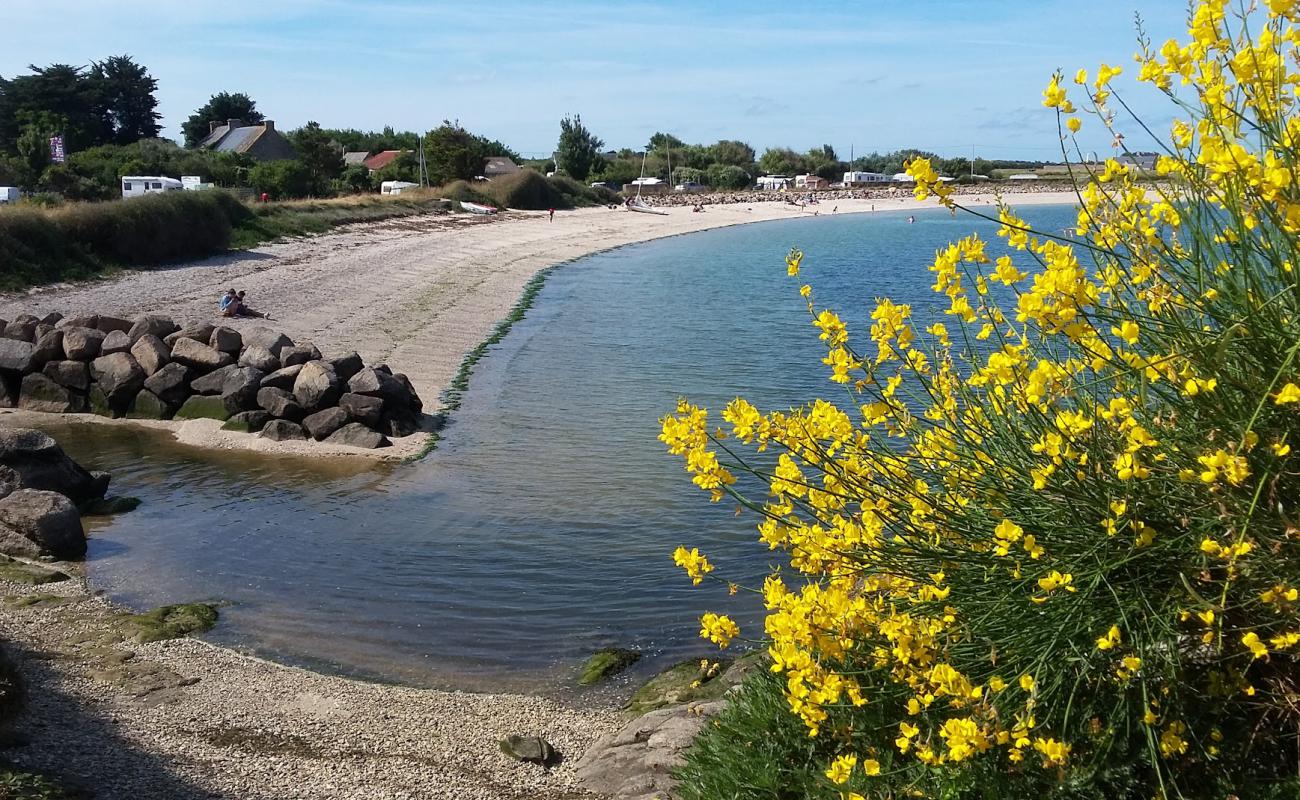Plage La Ferme Du Bord De Mer'in fotoğrafı küçük gri çakıllar yüzey ile