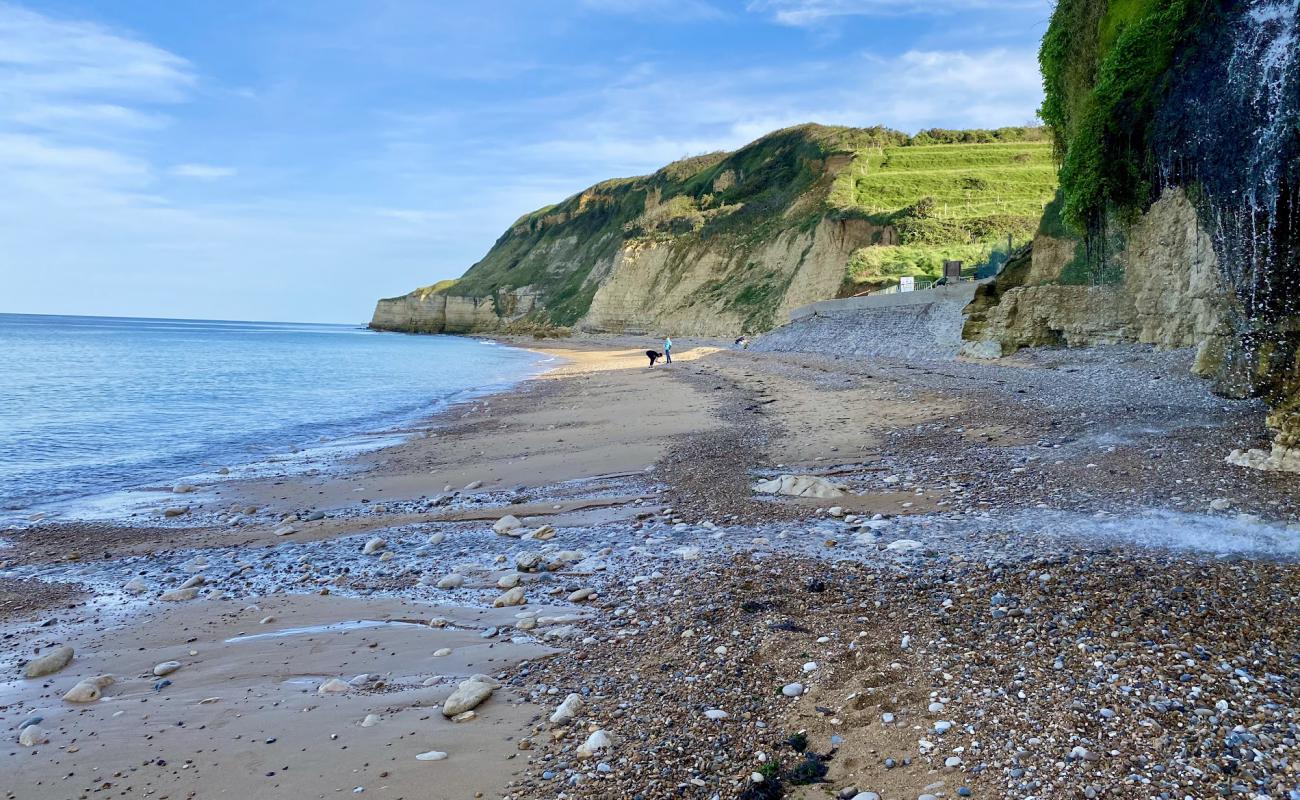Plage de Saint-Honorine-des Pertes'in fotoğrafı taşlı kum yüzey ile