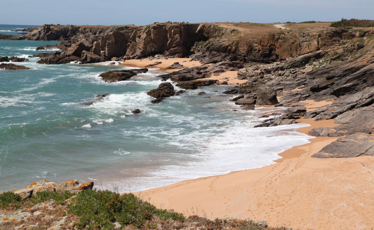 Plage des Sables Rouis'in fotoğrafı açık bej kum yüzey ile