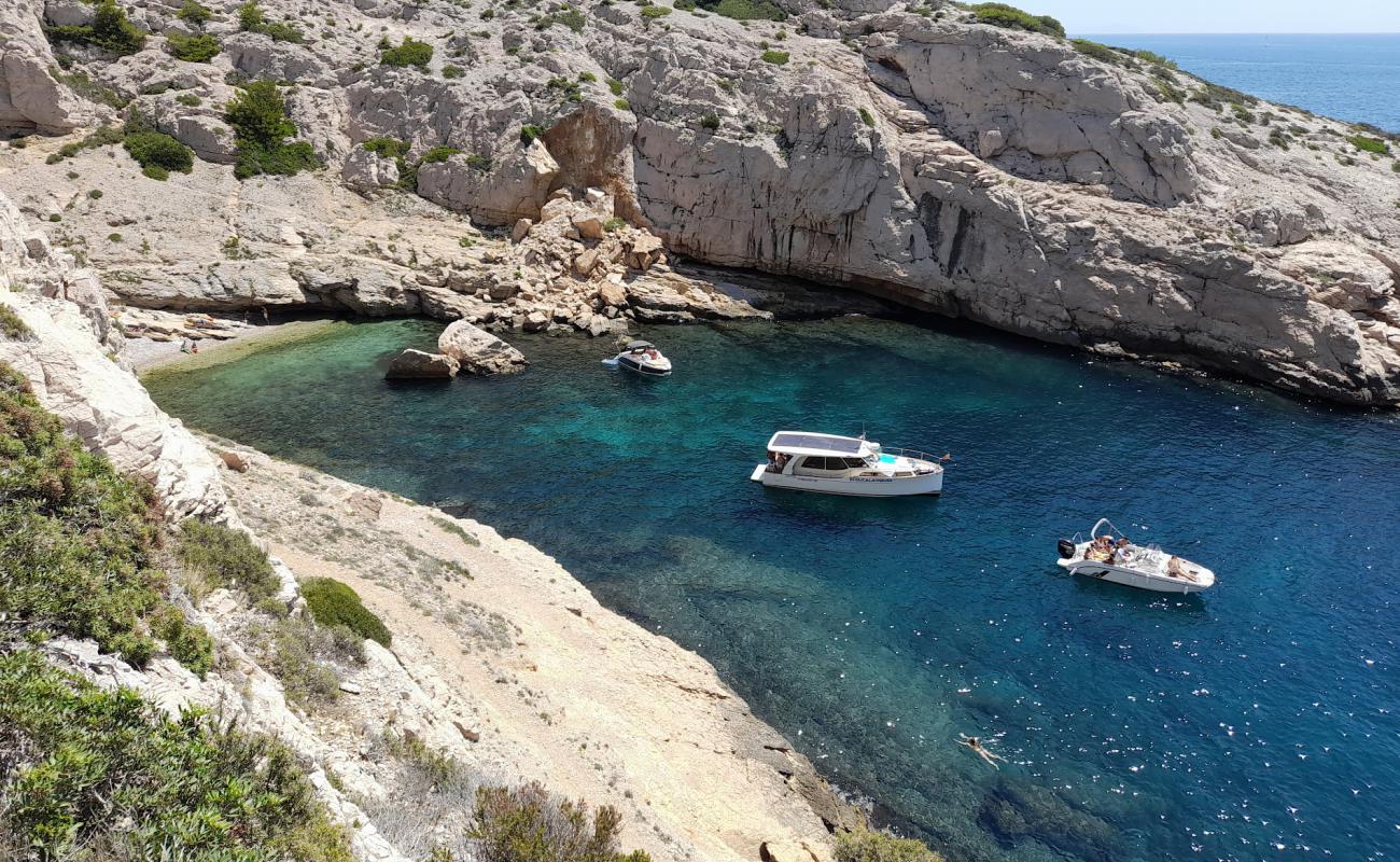 Calanque de Podestat'in fotoğrafı taşlar yüzey ile