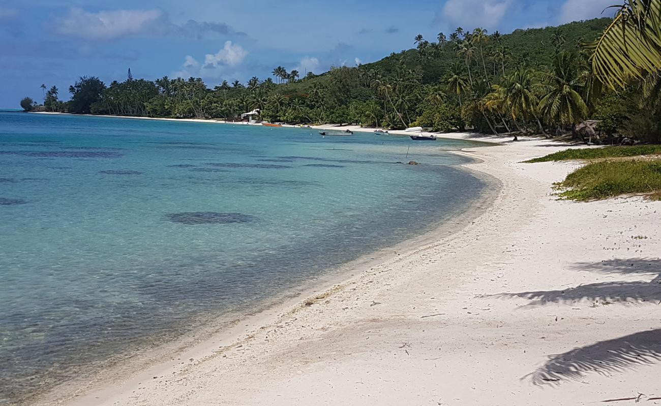 Plage Matira'in fotoğrafı parlak kum yüzey ile