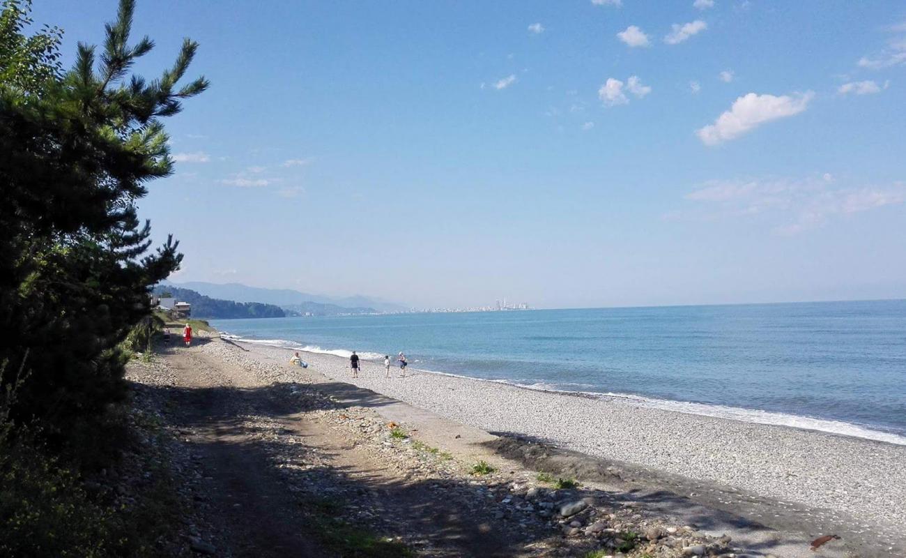 Chakvi beach'in fotoğrafı gri çakıl taşı yüzey ile