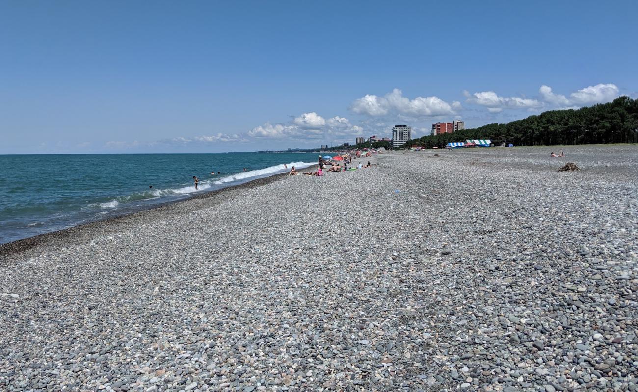 Kobuleti beach'in fotoğrafı gri çakıl taşı yüzey ile