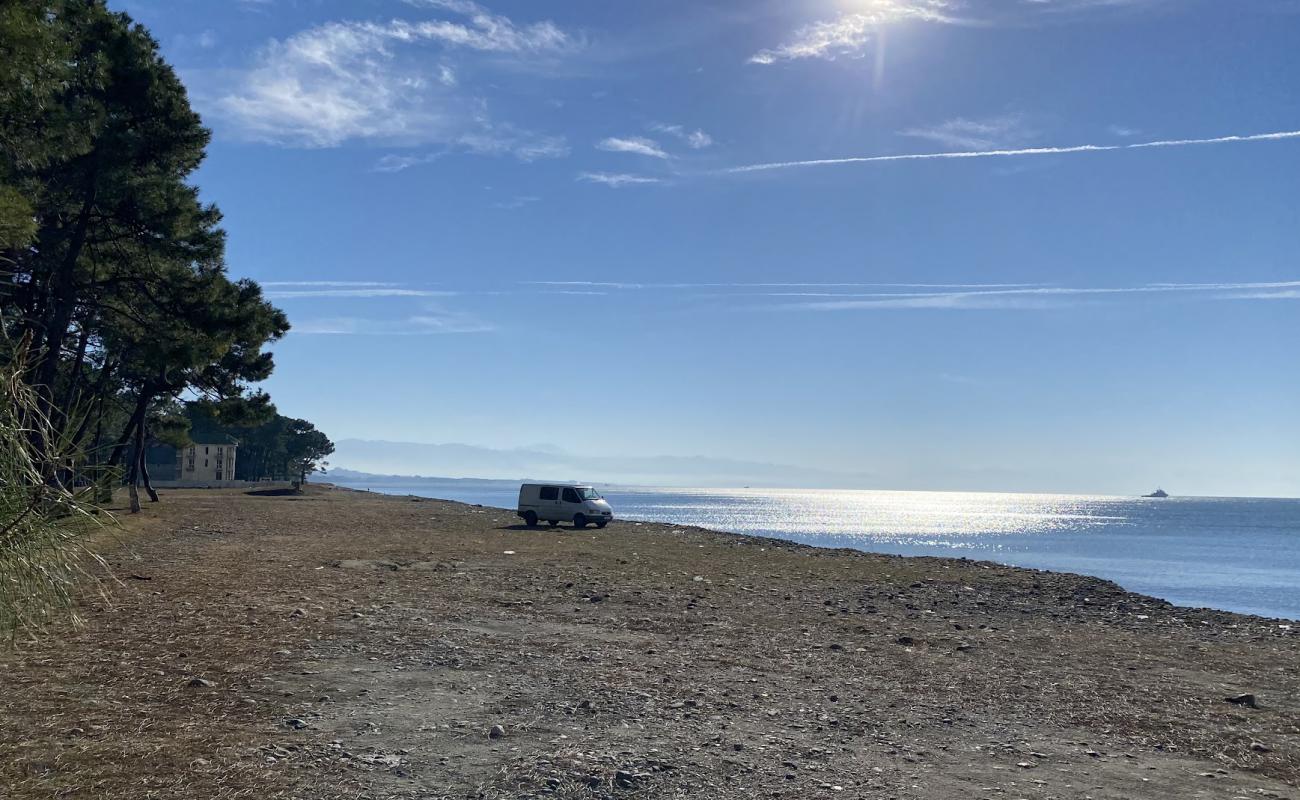 Grigoleti beach'in fotoğrafı siyah kum yüzey ile