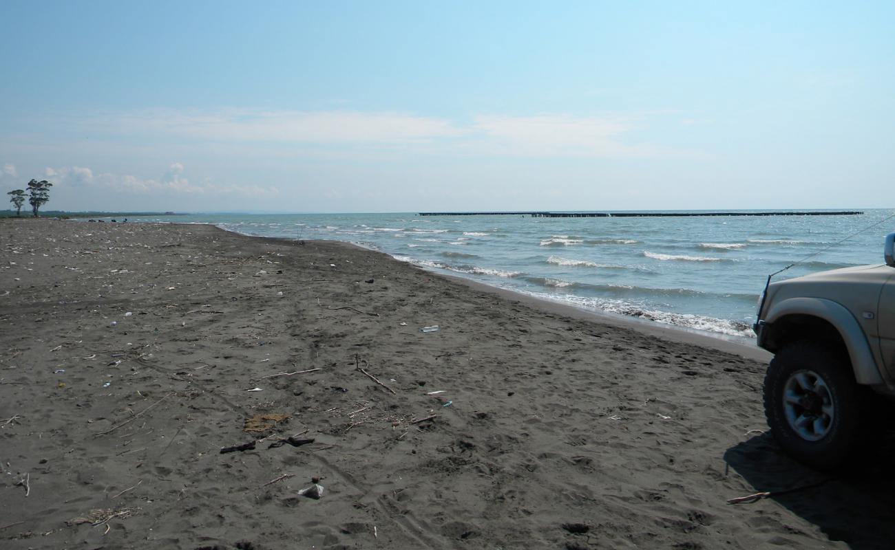 Poti beach'in fotoğrafı siyah kum yüzey ile