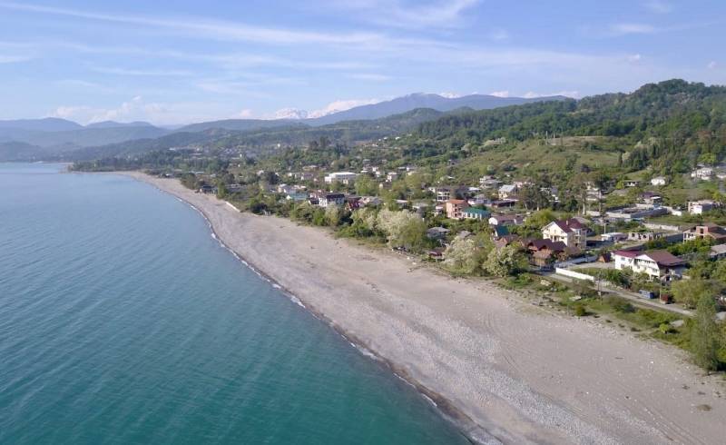 Tkhubuni beach'in fotoğrafı çakıl ile kum yüzey ile