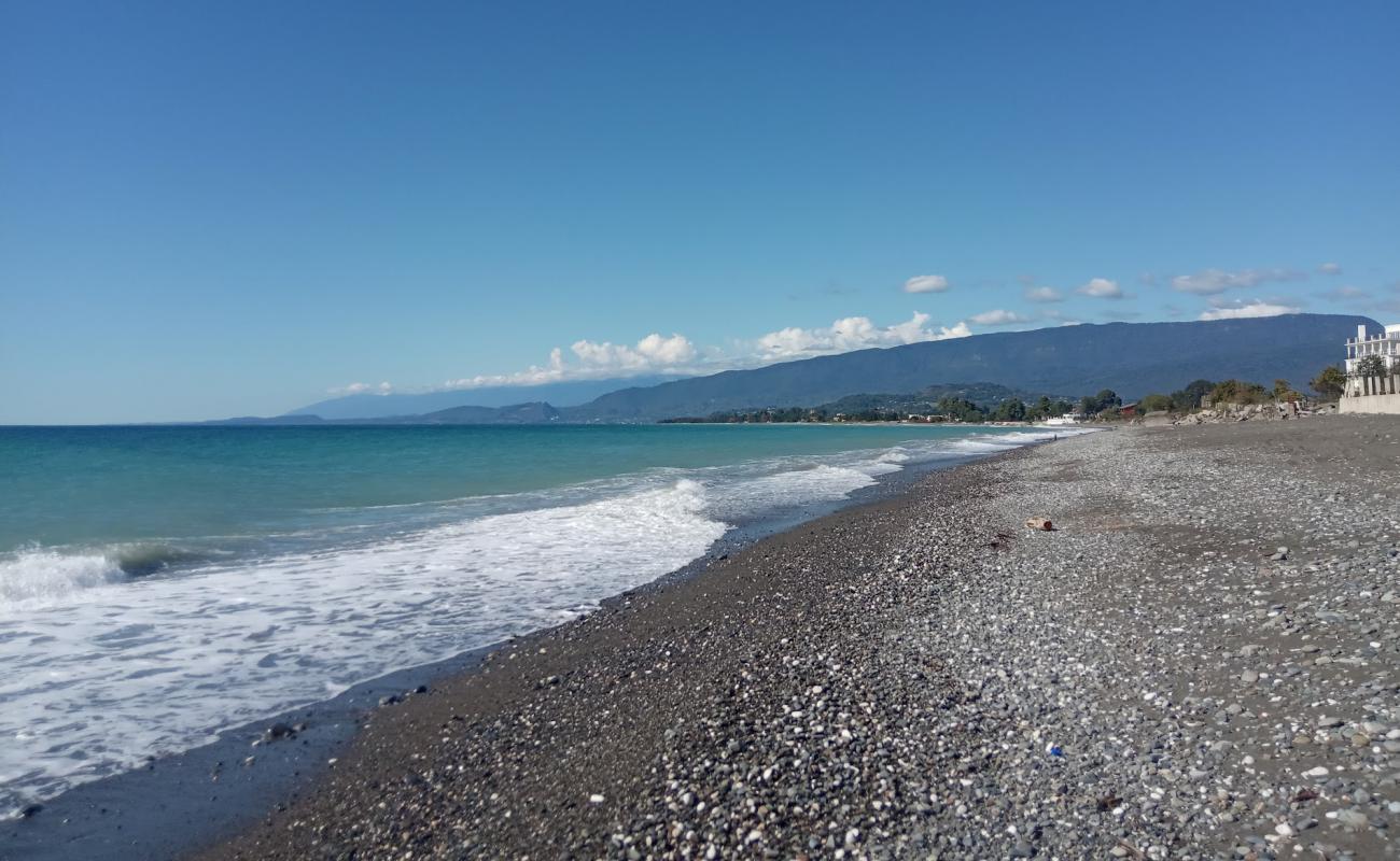 Sokhumi beach'in fotoğrafı çakıl ile kum yüzey ile