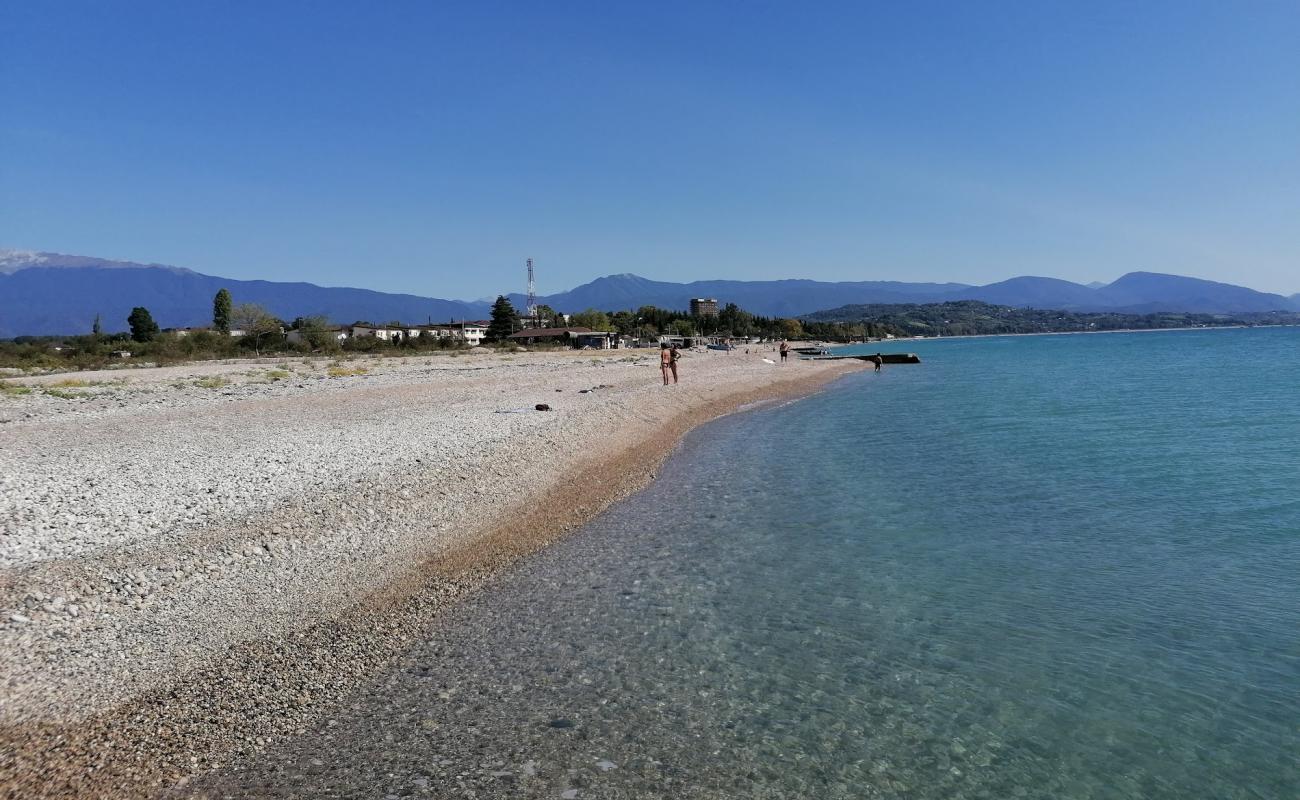 Gudauta beach'in fotoğrafı çakıl ile kum yüzey ile