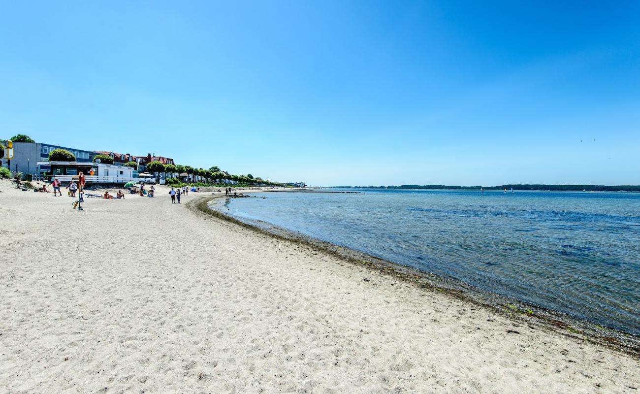 Hundestrand Laboe'in fotoğrafı açık bej kum yüzey ile