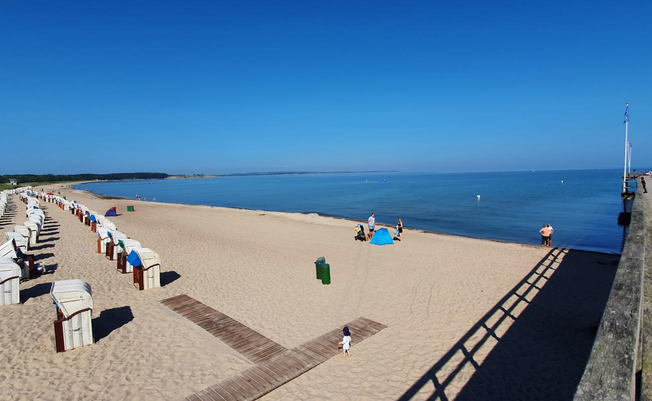 Weissenhauser Strand'in fotoğrafı açık bej kum yüzey ile