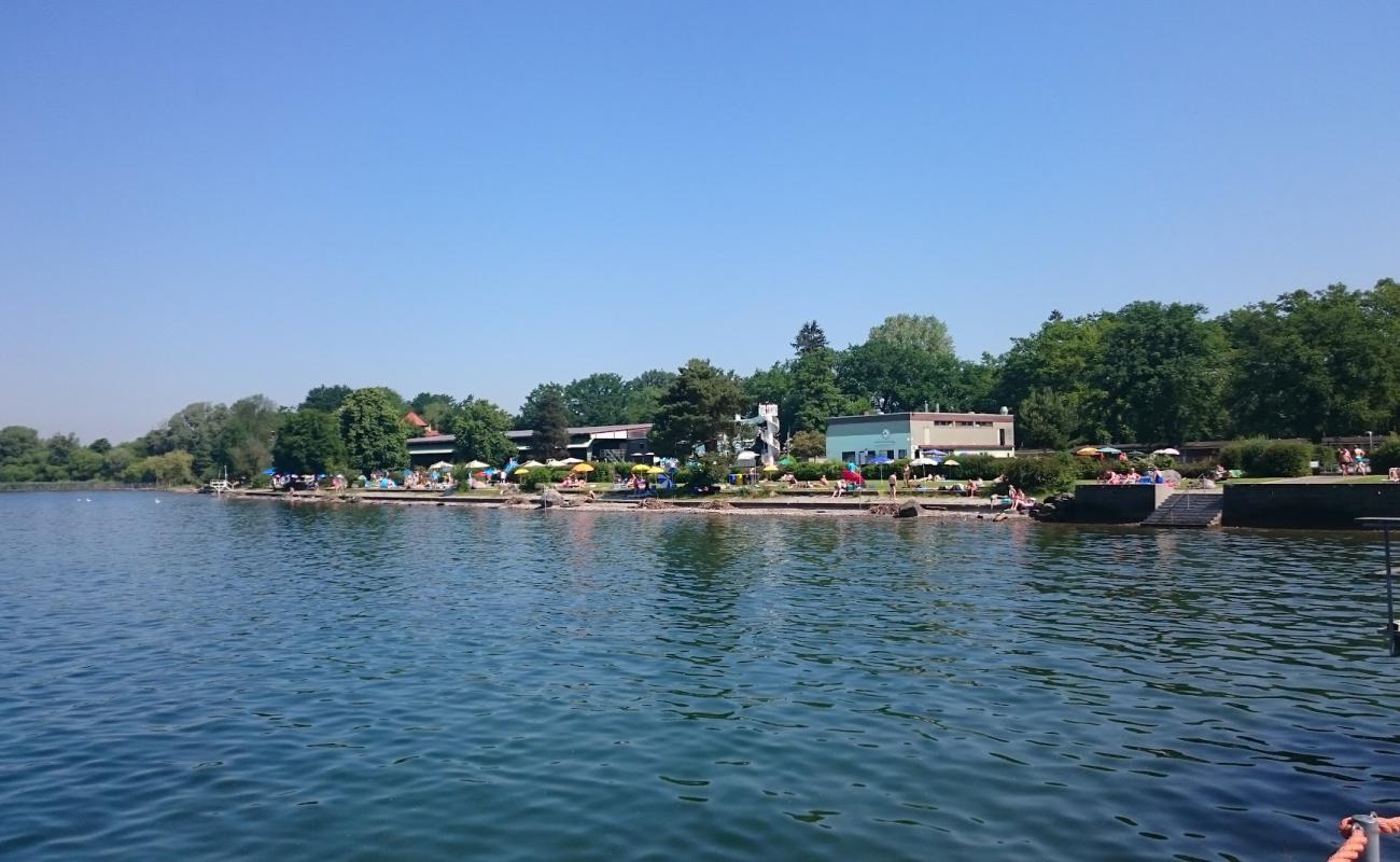 Strandbad Eichwald'in fotoğrafı gri kum ve çakıl yüzey ile