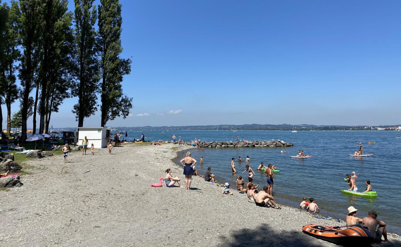 Strandbad Bregenz with Seehallenbad'in fotoğrafı gri çakıl taşı yüzey ile