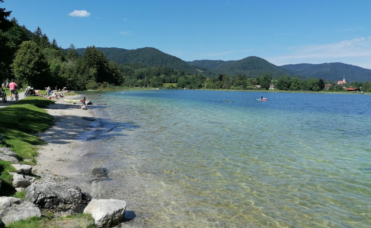 Hundestrand Rottach Egern'in fotoğrafı parlak kum yüzey ile