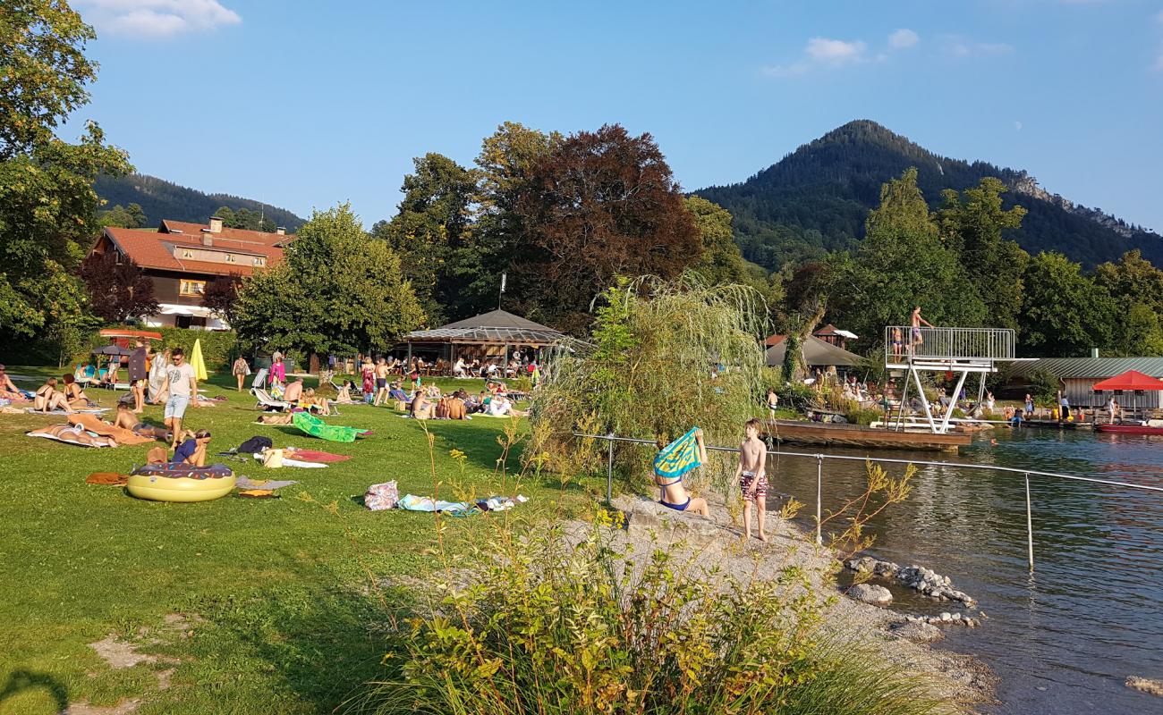 Strandbad Schliersee'in fotoğrafı çim yüzey ile