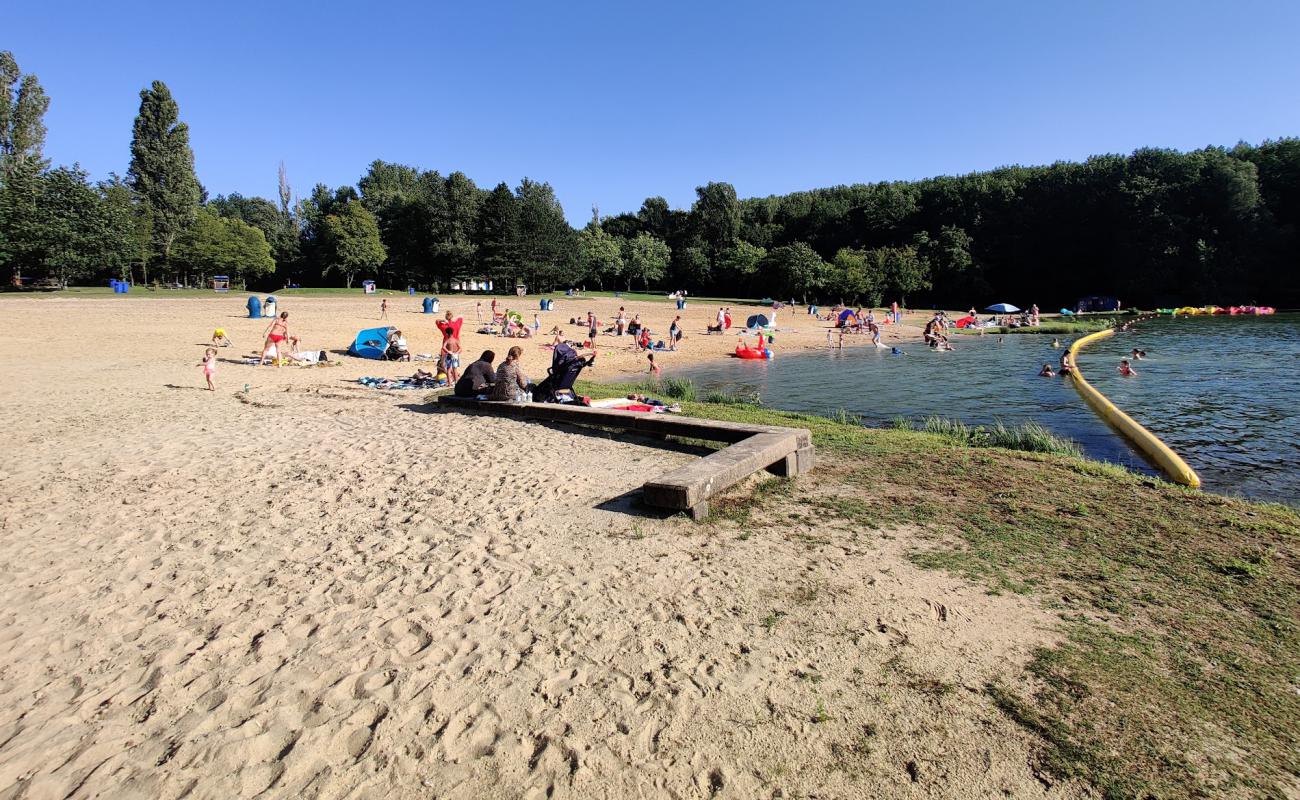 Duren-Gurzenich Strand'in fotoğrafı i̇nce bej kum yüzey ile